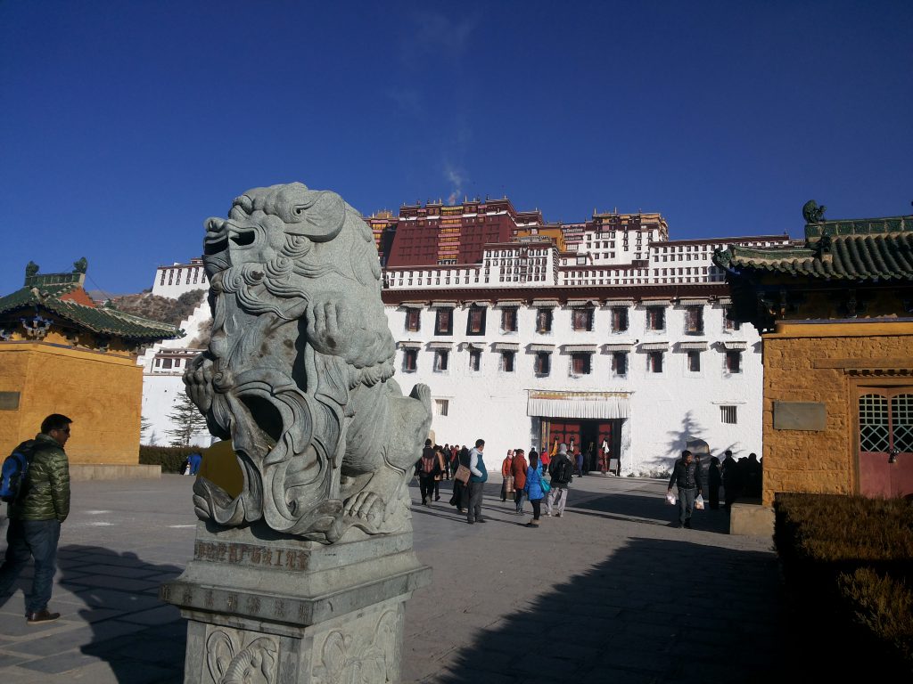 O Palácio Potala, em Lhasa, Tibet. Foto: Ana Arantes. Travel Brazil.