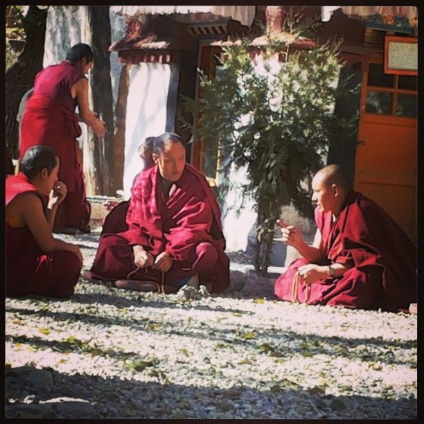 Monges em Debate no Monastério Sera. Foto: Ana Arantes. Travel Brazil.
