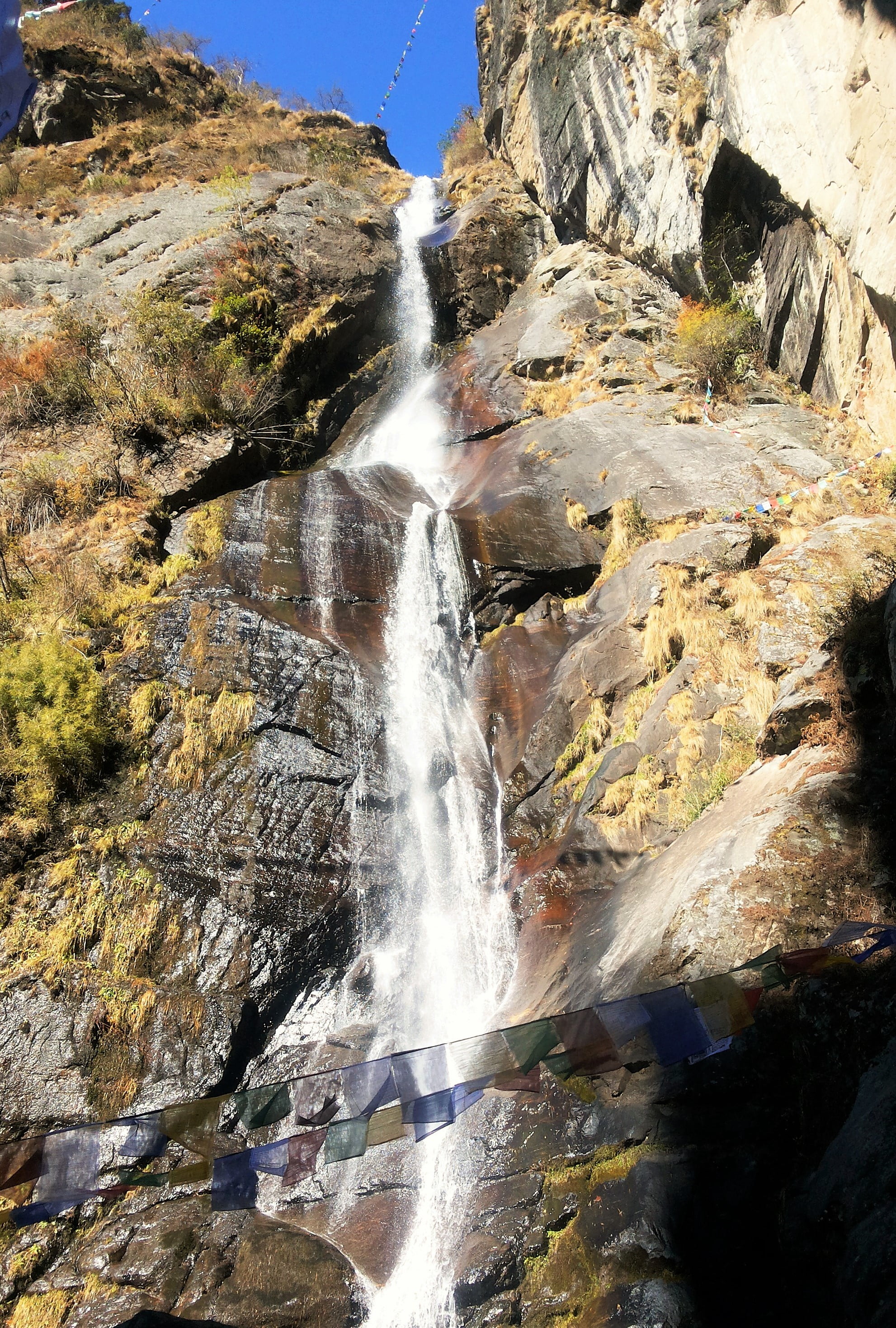 Cachoeira próxima ao Ninho dos Tigres, Paro, Butão. Foto: Ana Arantes.