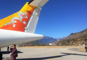 Chegada ao aeroporto de Paro, Butão. oto: Ana Arantes.